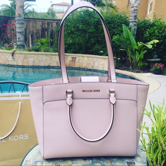 Michael Kors Handbags - Michael Kors Emmy Large Tote Bag